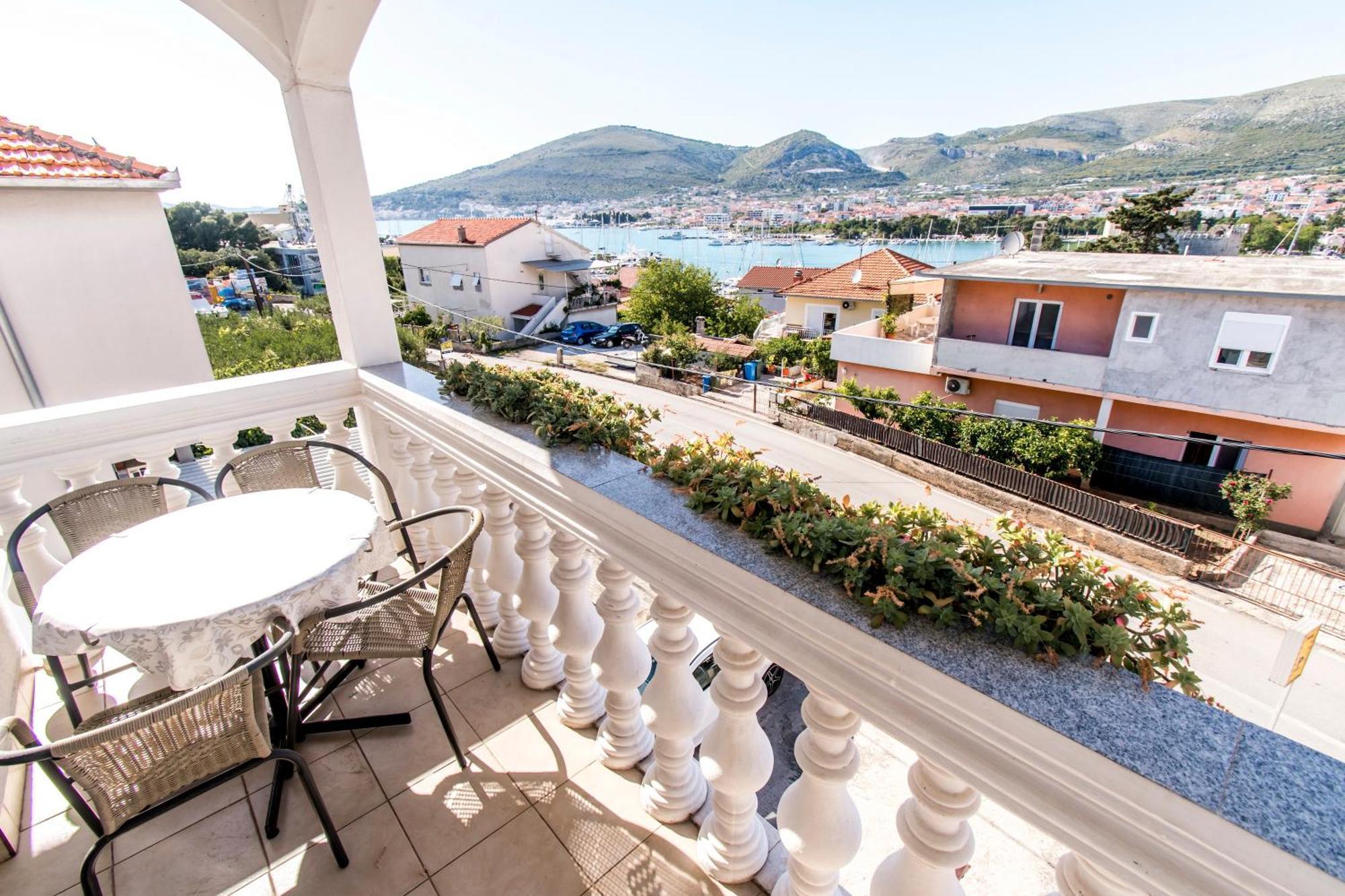 Apartments Curic Trogir Extérieur photo